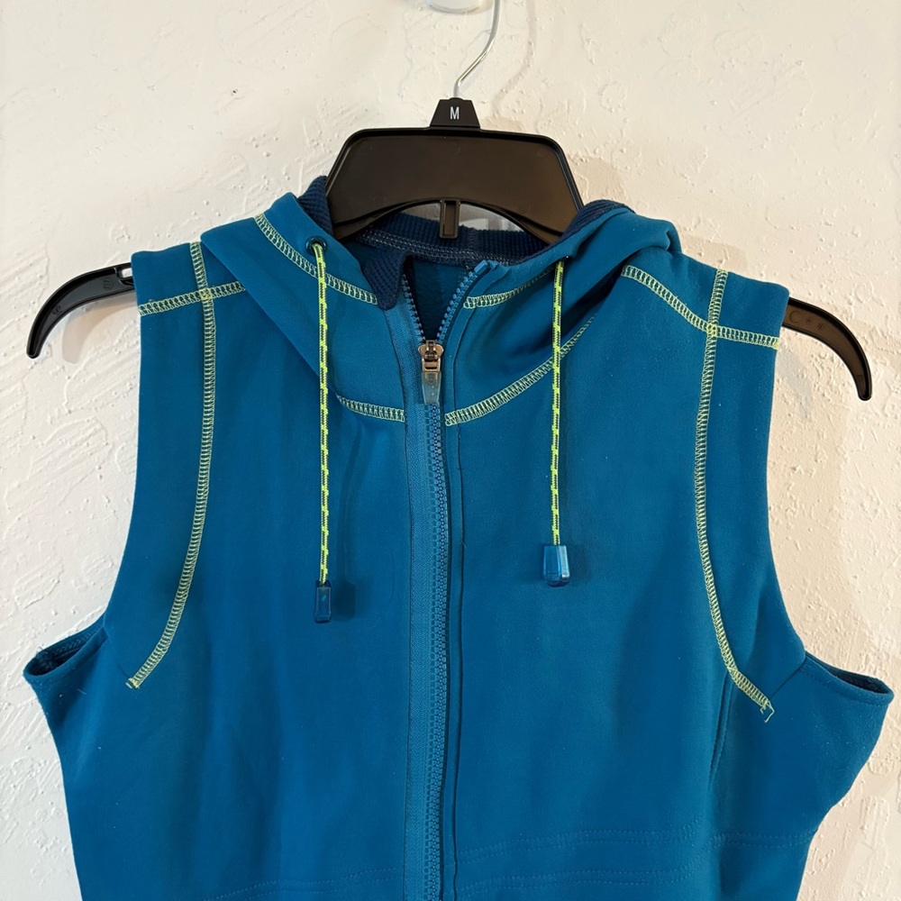 Title Nine Women’s Fleece Vest Medium Full‎ Zip Blue Hooded Pockets Warm Golf